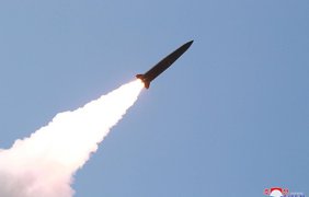 Запуск неизвестных снарядов в КНДР: появились первые подробности (фото)