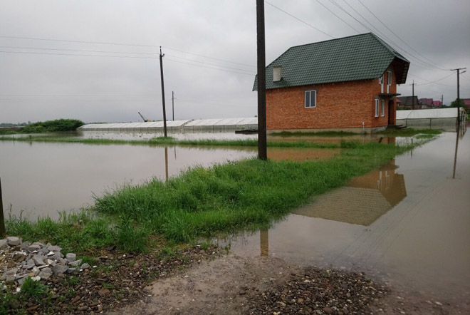 На западе Украины остаются подтопленными около 200 дворов