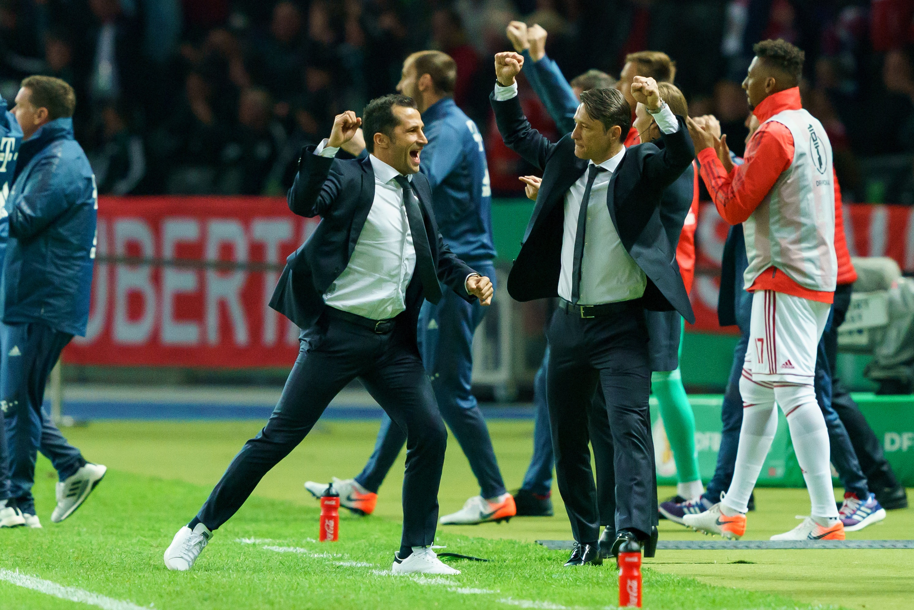 	По примеру "Шахтера": "Бавария" оформила золотой дубль, разгромив в финале Кубка "Лейпциг"