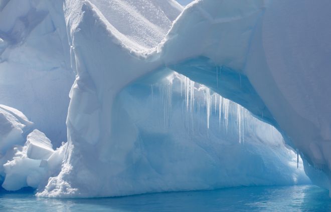 Поверхностное таяние в 2 раза ускоряет движение ледников в Антарктике 