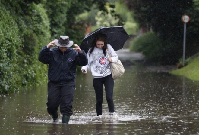 Великобритании грозит 17 часов проливного дождя, объявлено 92 предупреждения о наводнениях