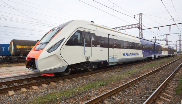 На железной дороге тестируют новый украинский дизель-поезд