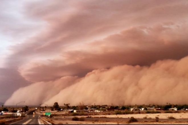 На Австралию движется экстремальная погода: град, пыльная буря, шторм, пожары