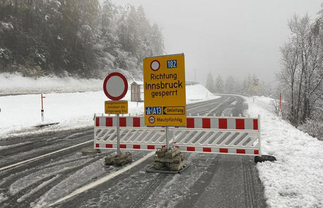 Сильный снегопад в Альпах вызывал сход лавин и транспортные проблемы