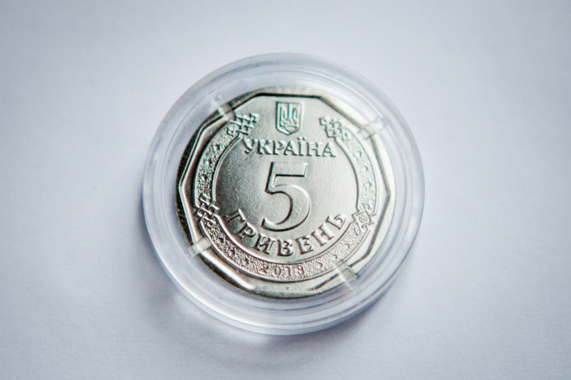 В Украине ввели в обращение монеты номиналом 5 гривень