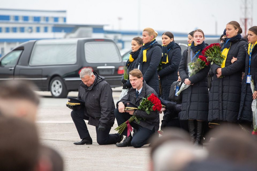 В "Борисполе" родные прощаются с погибшими украинцами