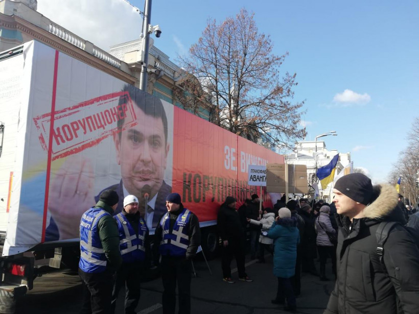 Около шести тысяч аграриев требуют отставки Сытника, обвиняя его в давлении на украинский бизнес 