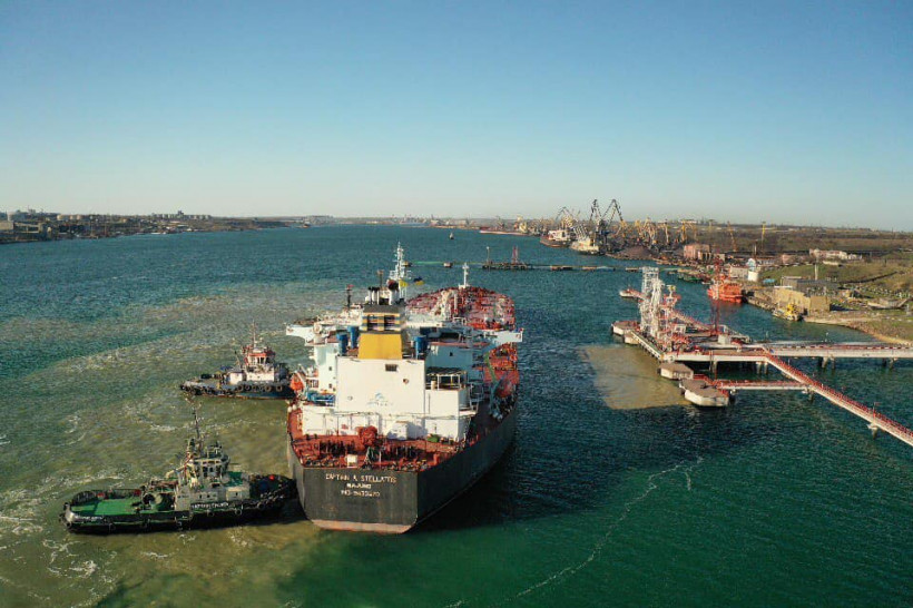 Украина приняла первый танкер с нефтью Azeri Light для Беларуси