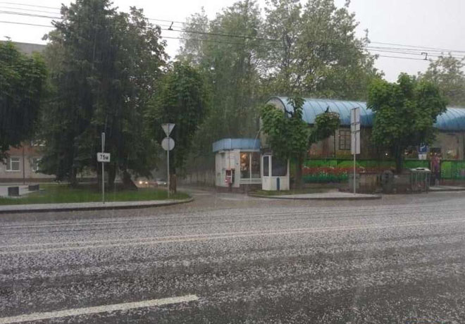 Мощный ливень с градом затопил Черновцы