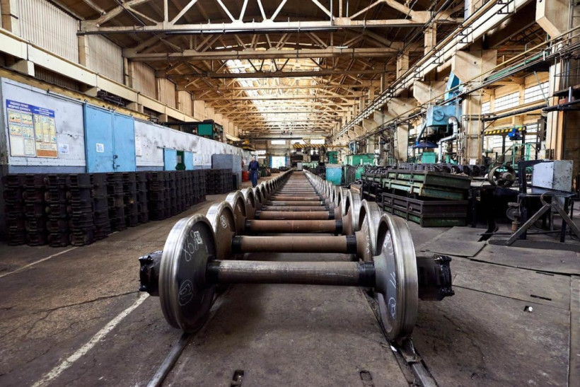 Панютинский завод станет базовым для ремонта грузовых вагонов - Юрик