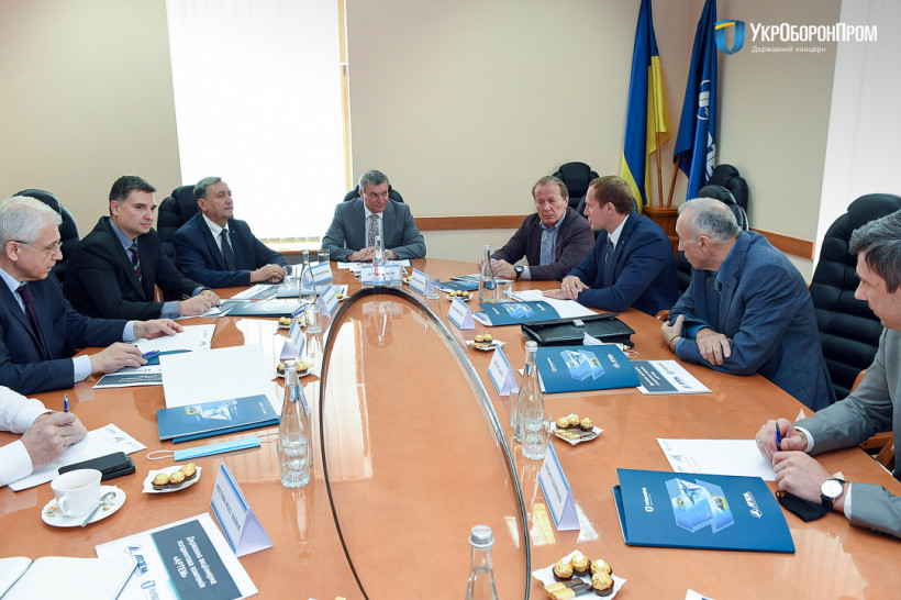 Уруский посетил два стратегических предприятия ОПК в Киеве