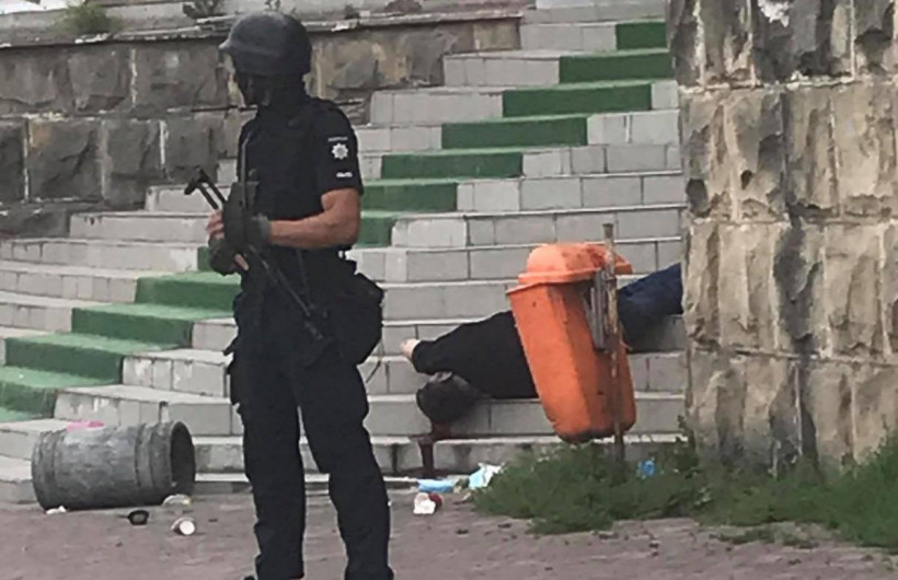 В Черновцах посреди улицы застрелили мужчину (фото)