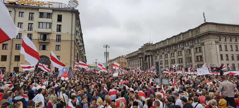 В Минске на "Марш новой Беларуси" вышли около 200 тысяч человек (фото, видео)