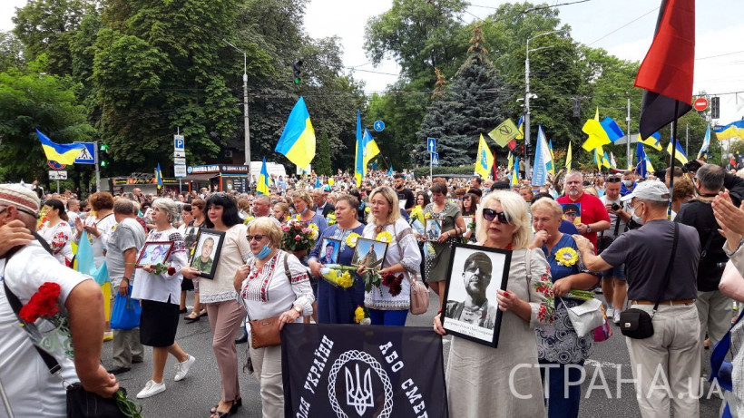 В центре Киева проходит "Марш защитников Украины" (фото, видео)