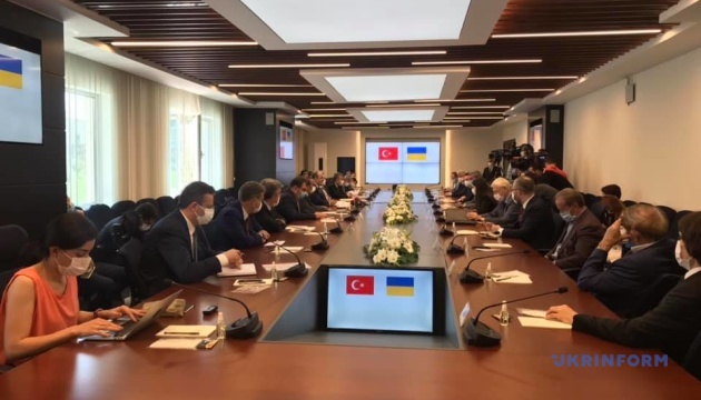 Украина и Турция договорились об интенсификации сотрудничества в оборонной сфере