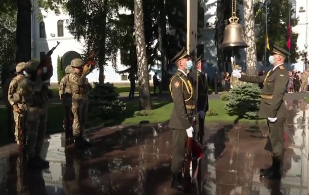 Зелинский принял участие в чествовании погибших защитников Украины 