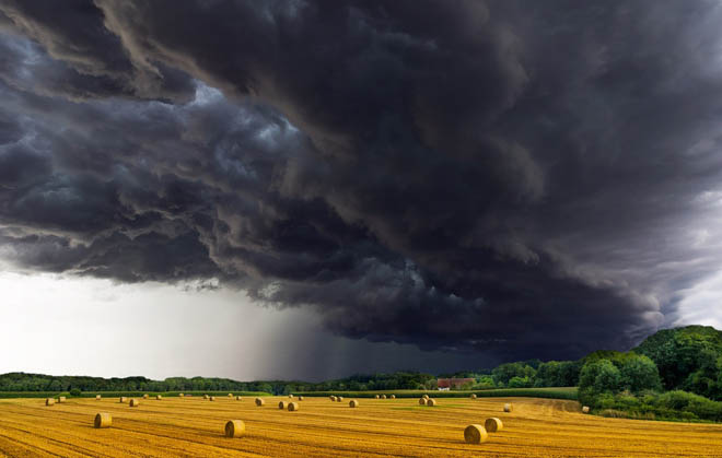 Штормовое предупреждение: в Украине 26-27 сентября ожидаются шквалы и грозы, на западе – сильные дожди