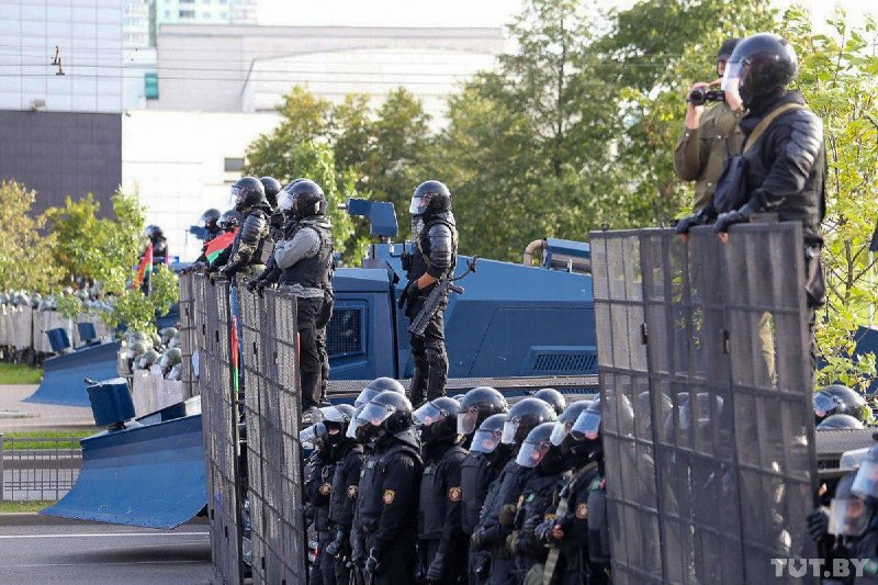 Протесты в Беларуси: силовики открыли огонь по протестующим (фото, видео)