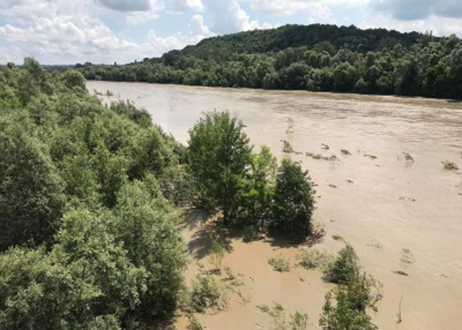 Украинцев предупреждают о подъеме уровня воды в реках из-за дождей