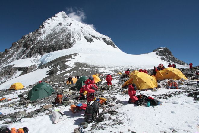 Микропластик добрался до Эвереста: волокна обнаружены на высоте 8 тыс. м