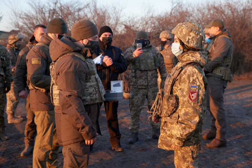 Владимир Зеленский встретился с военнослужащими на передовой (фото)