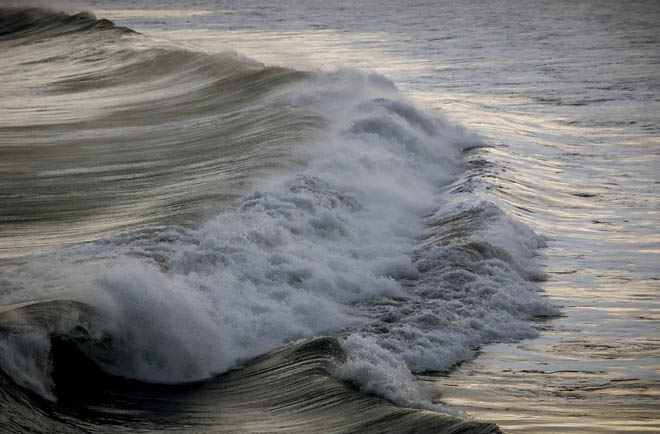 На Черном и Азовском морях 12 февраля ожидается сильный шторм