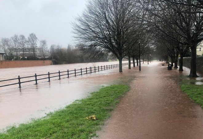 В Уэльсе за сутки выпало больше месячной нормы осадков, из-за наводнения проводится эвакуация 