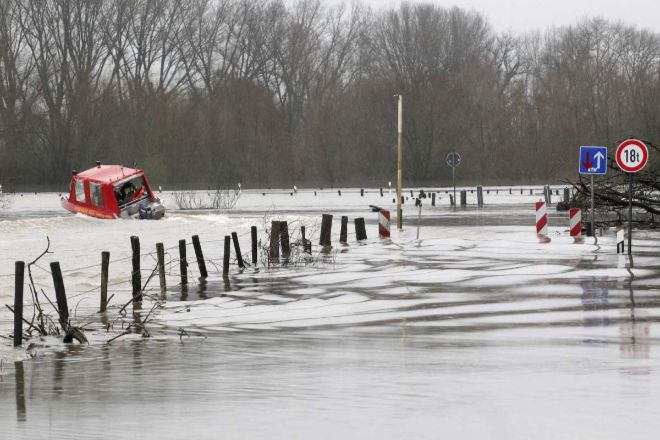 Части Германии переживают наводнения после таяния снега