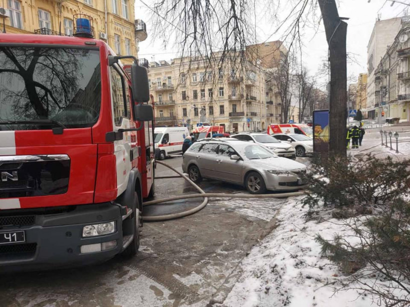 В Киеве вспыхнул мощный пожар в кафе (фото, видео)