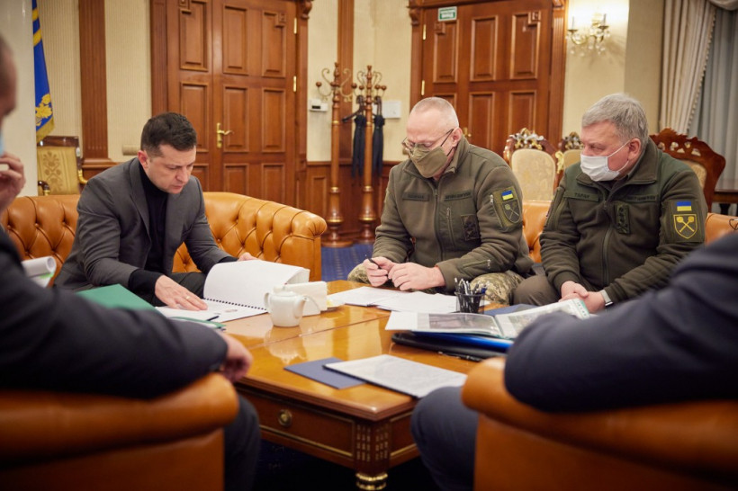 Зеленский провел срочное ночное совещание в аэропорту "Борисполь"