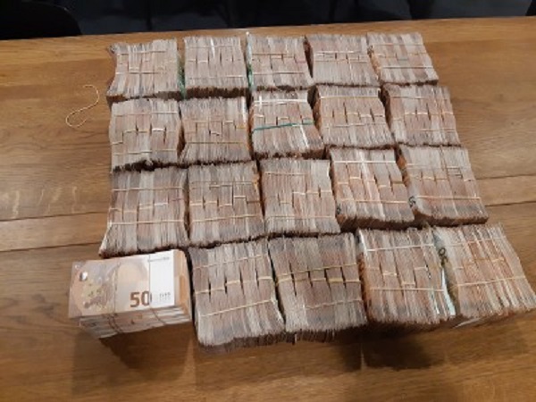 В Нидерландах арестовали украинца с тремя миллионами евро наличкой