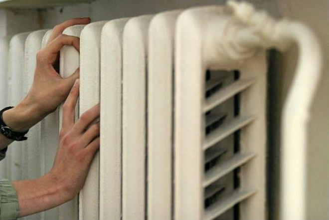 В Киеве в связи потеплением начали отключать дома от отопления