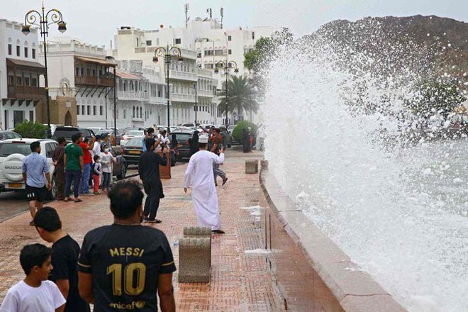 Жителей Омана призывают к эвакуации из-за тропического шторма «Шахин»