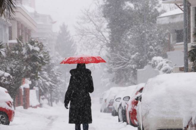 Киевлян предупреждают о снегопаде: в город запрещен въезд крупногабаритного транспорта
