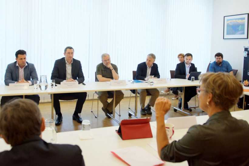 Галущенко обсудил с послами стран G7 ситуацию вокруг ЗАЭС