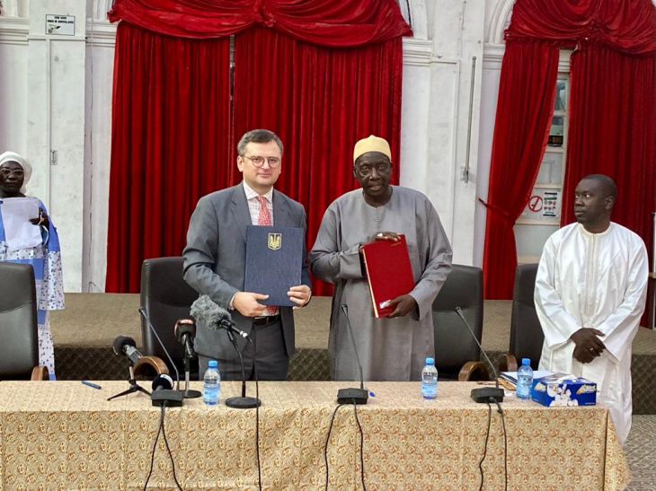 Кулеба открыл в Дакаре украино-сенегальский бизнес-форум