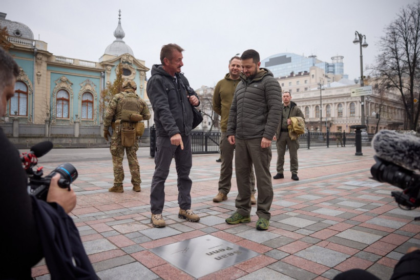 Шон Пенн привіз Зеленському свій "Оскар"