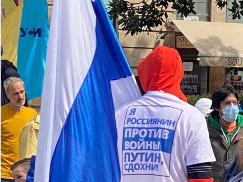 У росії заборонили біло-синьо-білий прапор