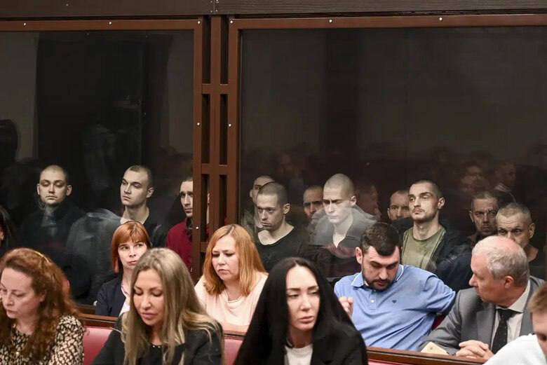 Судилище над українськими військовими: Подоляк заявив про воєнний злочин рф