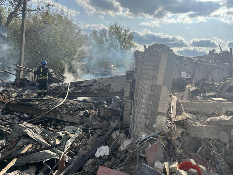 росія вдарила по продуктовому магазину на Харківщині: 48 людей загинули (фото) 