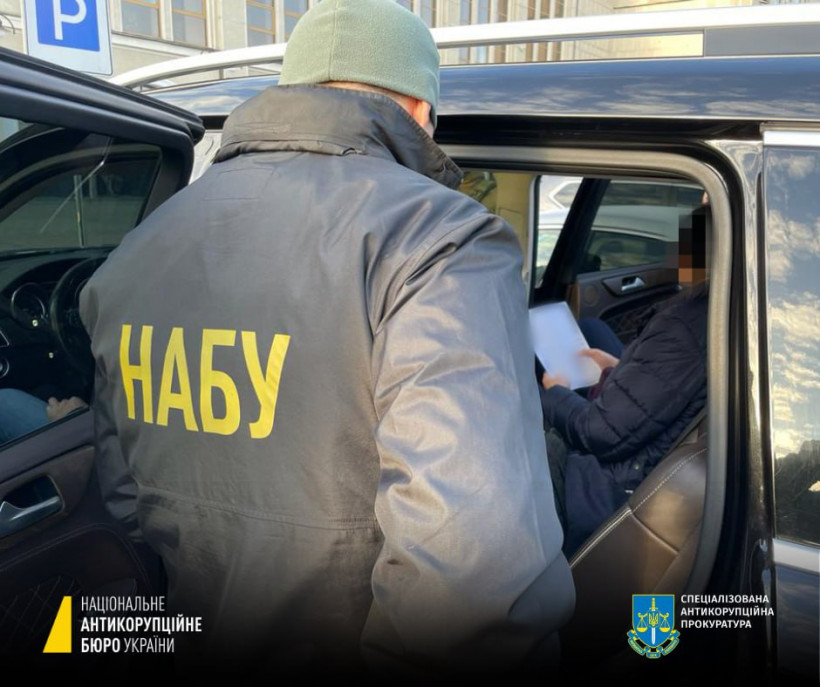 НАБУ вручило підозру "Слузі народу" за спробу дати хабар у біткоїнах Мустафі Найєму (фото, відео)