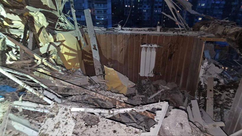 Росіяни вдарили по Херсону: пошкоджені будинки та лікарні, є жертви (фото, відео)