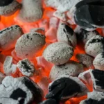 Попіл у саду й на городі: які рослини люблять і як правильно застосовувати
