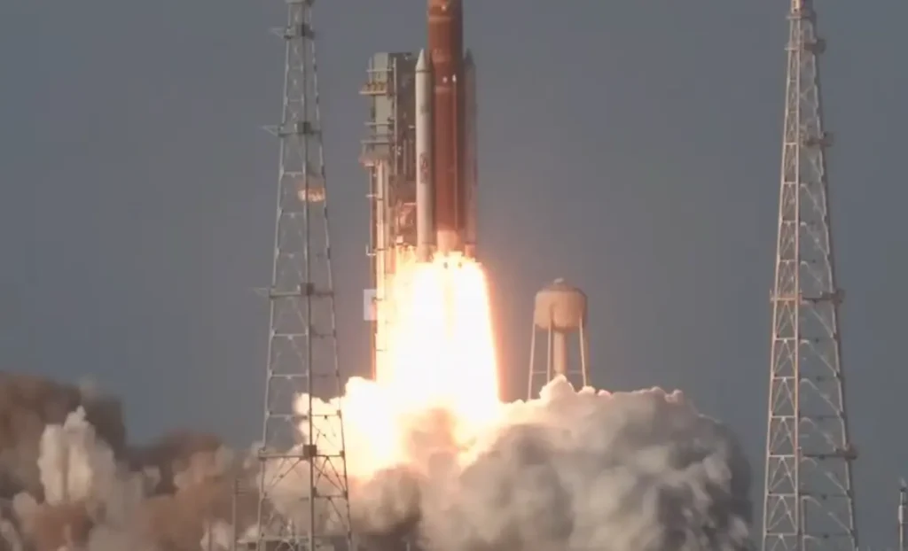 NASA успішно запустило місію Artemis II: астронавти вперше облетять Місяць (відео)