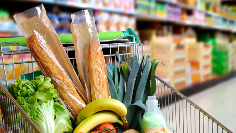 Фудбанкинг в Україні: магазини хочуть зобов’язати передавати продукти з вичерпаним терміном придатності замість їх утилізації