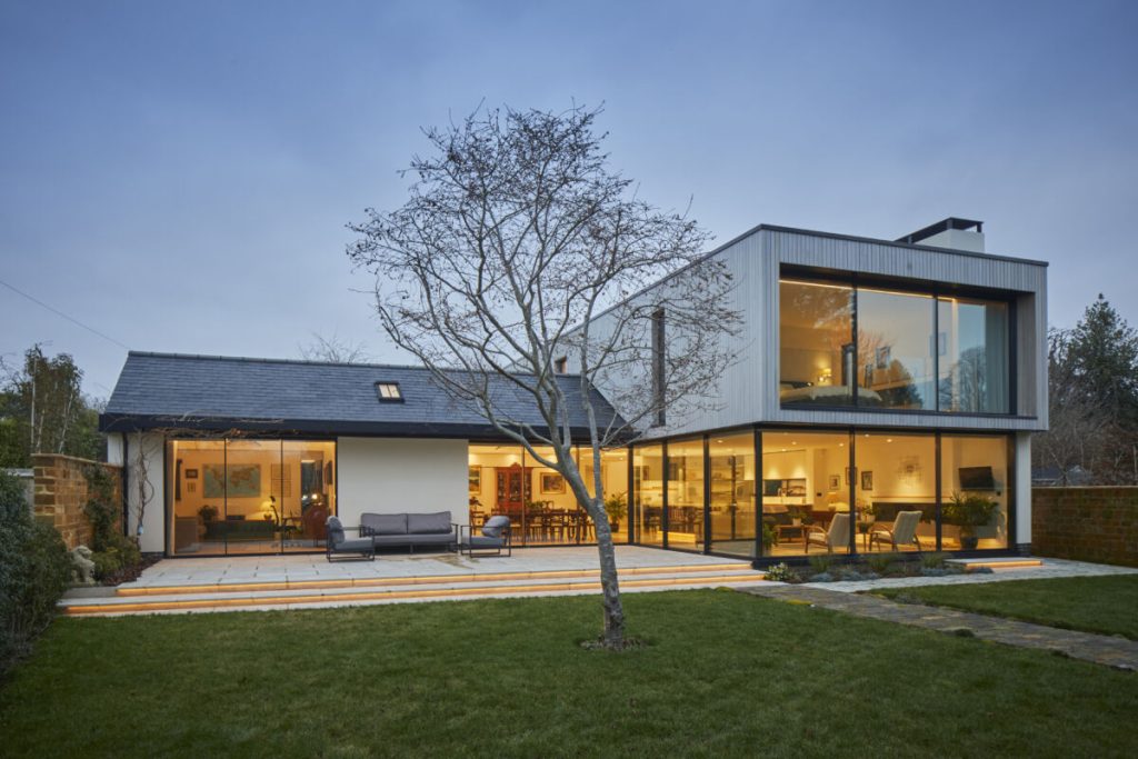 Аренда чи купівля житла - Greenaway-Architecture-Garden-House-Photo-External-2189-Rear-Dusk-Ben-1200x800 (1)