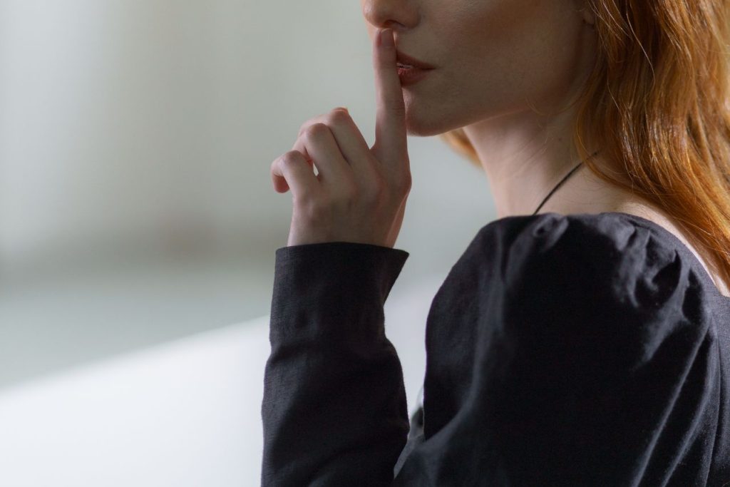Чому люди вірять у міфи - pexels-cottonbro-6284254 (1)