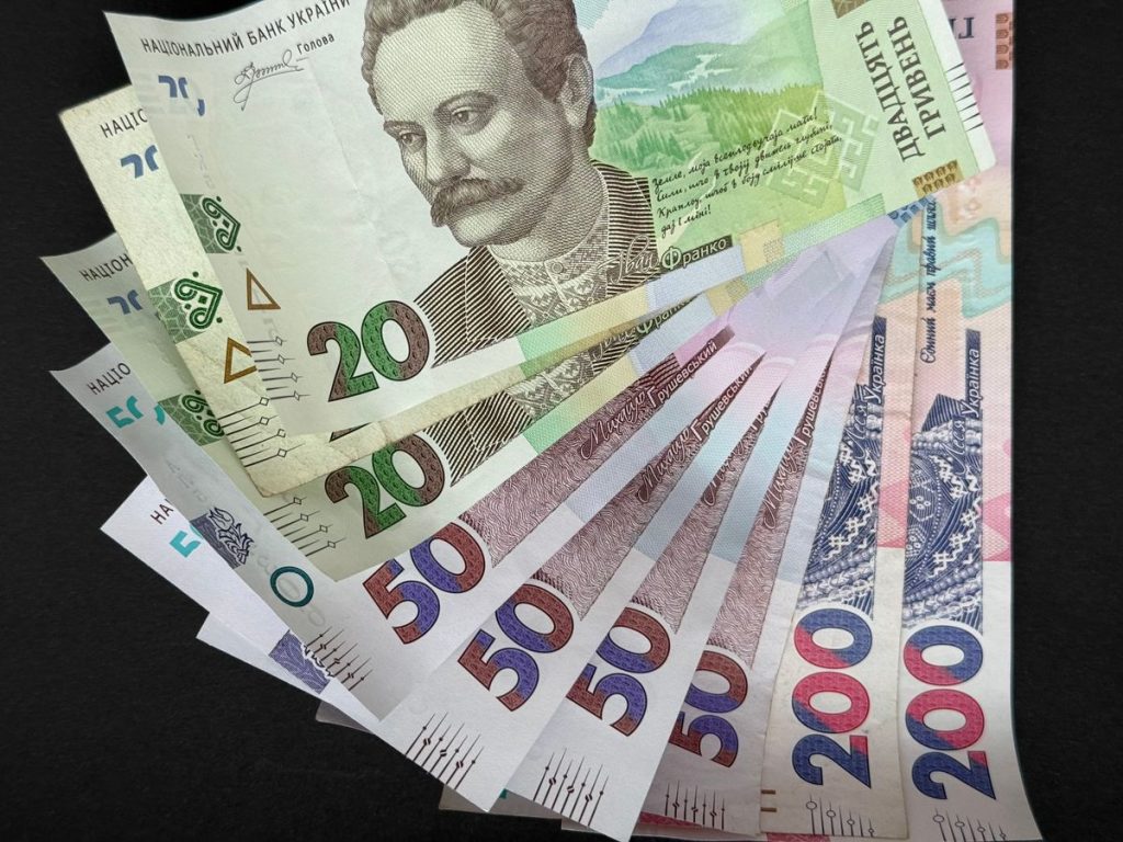 Переваги паперових грошей - pexels-olha-maltseva-2156976676-34926385