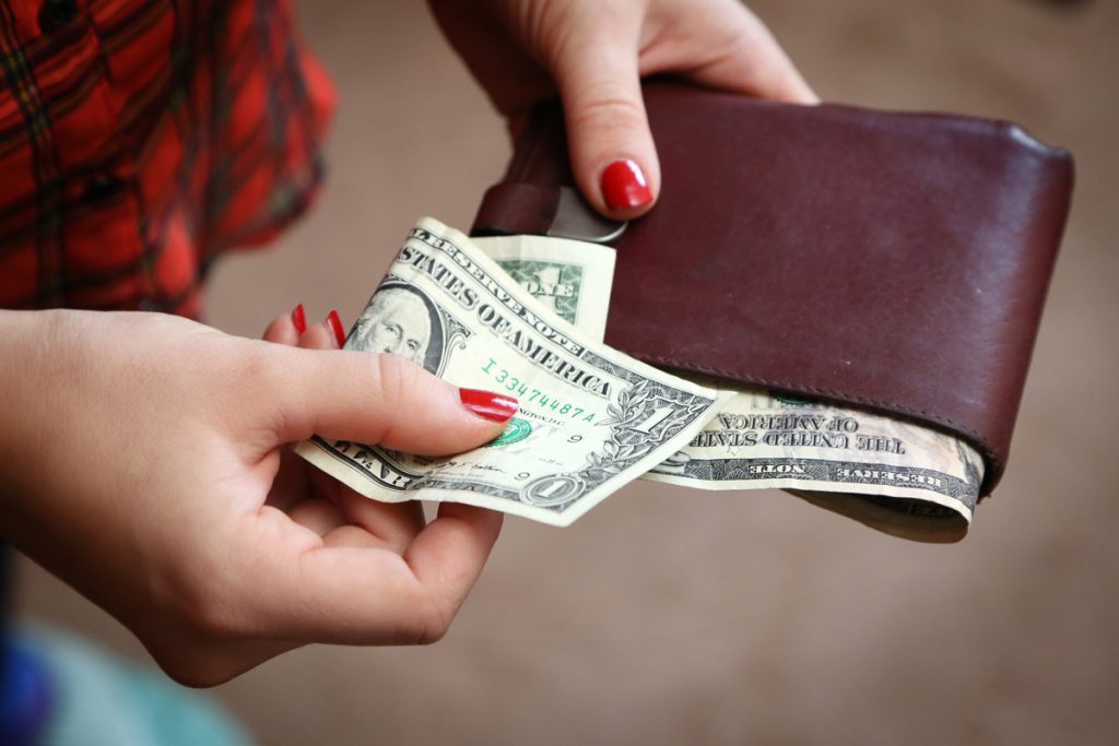 Фінансові витрати- spendingmoney_getty