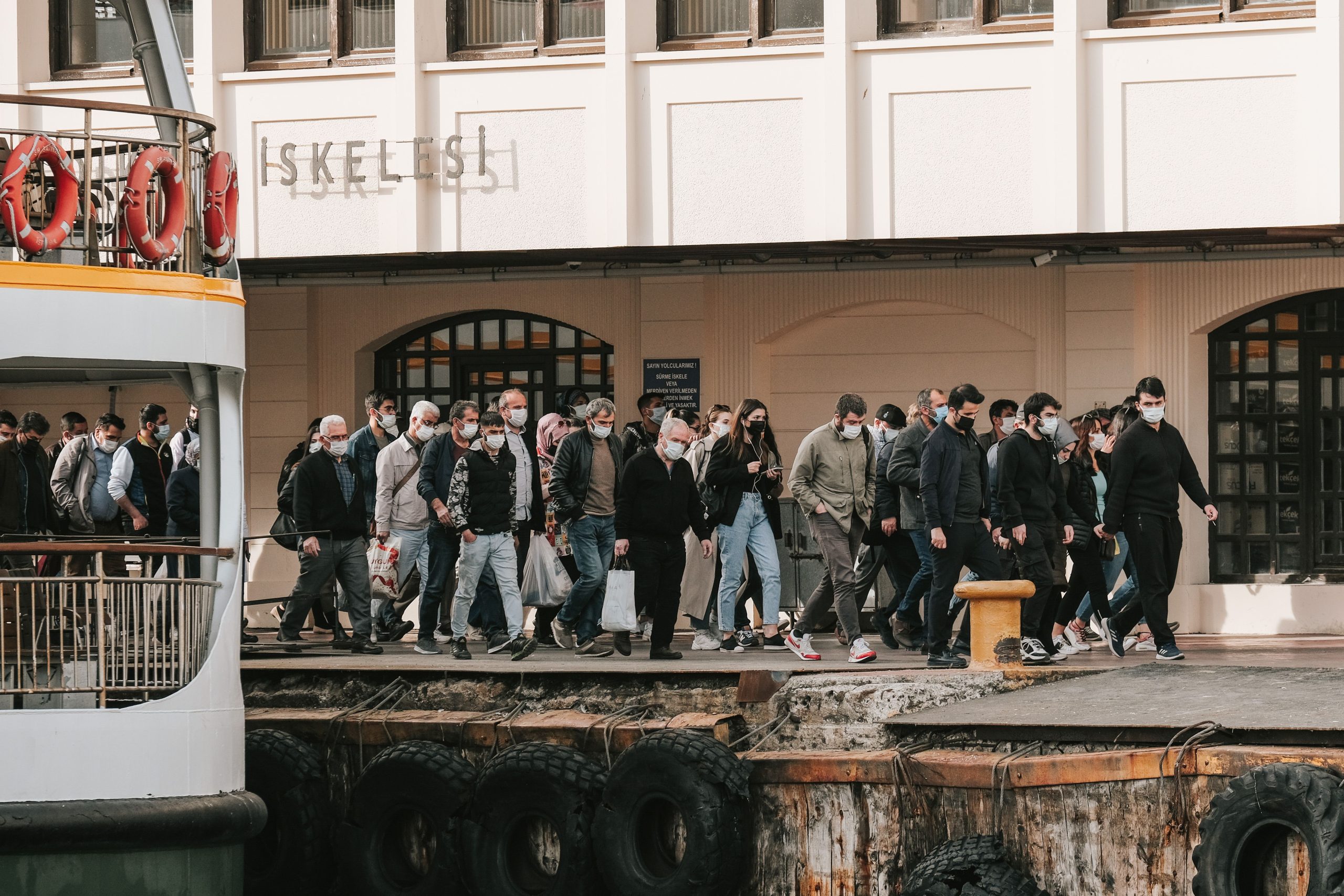 Вплив міграції на економіку - pexels-photo-7678607[1]
